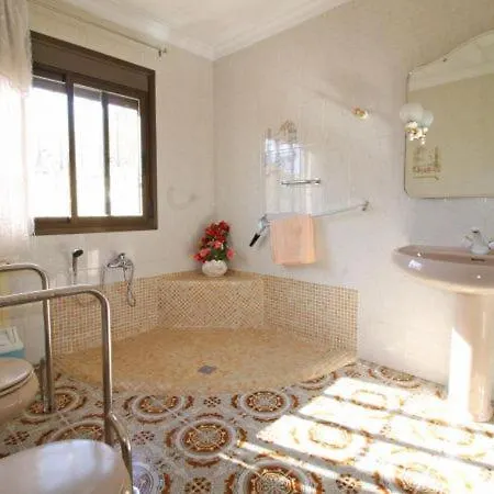 Sleeps 5 With Pool Air Con And Wifi * Calp